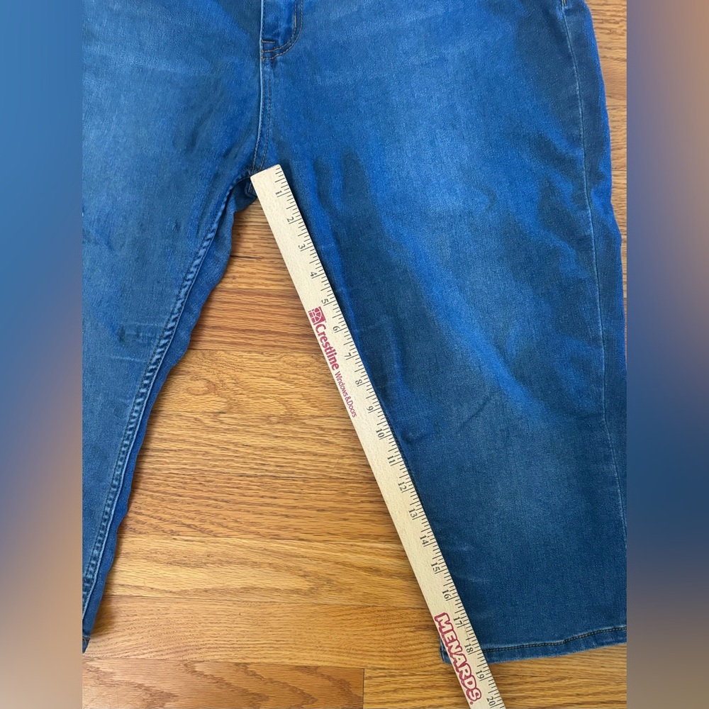 VGS Jeans Women’s 16 Blue Demin Capris Distressed Medium Wash Pant Casualwear - Picture 7 of 8